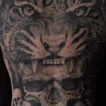 Black-Grey-lion-skull-back